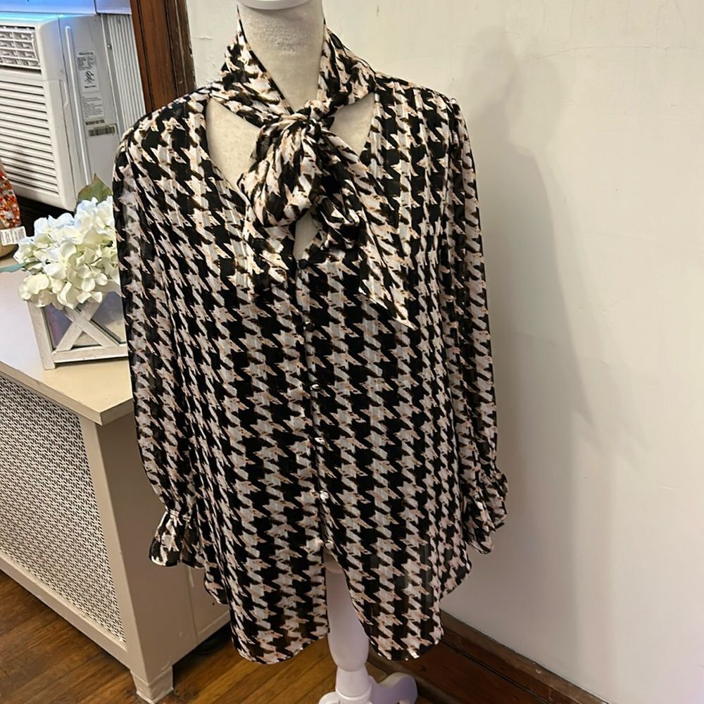Karl Lagerfeld black metallic button front tie long sleeve blouse Size S EUC